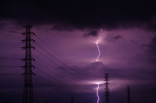 サージ電流・サージ電圧が回路におよぼす影響―サージキラーの役割と種類