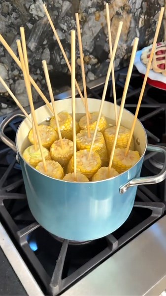 Easy Corn Hack for Messy Eaters