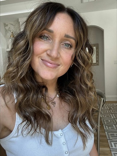 Stunning Waves Inspired by Penelope’s Masquerade Hairstyle