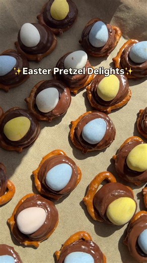 If you’re stocking up on CADBURY Mini Eggs (and I know you are) then you need these in your life 🤤 Recipe: 🥨 small pretzels 🍫 ROLO® Candy 🪺CADBURY MINI EGGS Candy 1. Heat oven to 250° F. Line cookie sheet with parchment paper or foil. 2. Place one pretzel for each pretzel treat desired on prepared sheet. Top each pretzel with caramel. 3. Bake 3 to 5 minutes or until caramel piece begins to soften, but not melt. Remove from oven; top with candy egg. Cool completely.