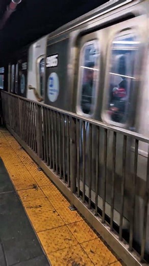NYCS: #R160B on southbound F leaving Lexington Ave-53rd St #mta #nycsubway #youtubeshorts