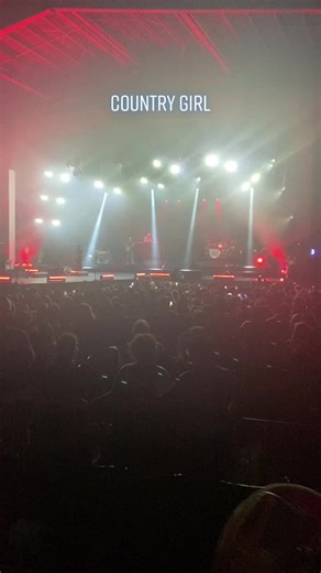 #countrygirlshakeitforme #lukebryanraiseduprighttour2022