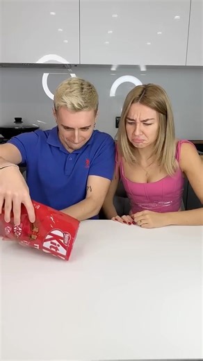 Life hak how to steal someone's sweets🤤😅