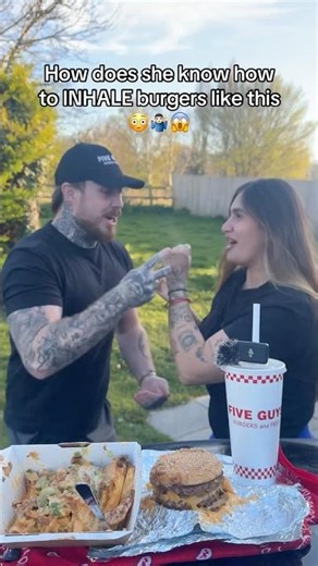 How does she do it 😱🤷🏻‍♂️😳