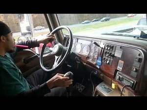 Shifting dump truck #mackdumptruck #10speed #shifting