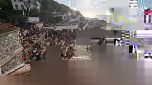 🎶 Hegoak 🎵 - A écouter avec le son 🤩 « Hegoak » est un poème en langue basque. Véritable ode à la liberté et à l’amour, le poème est chanté pour la première fois à la fin des années soixante. L’histoire de la chanson veut qu’un soir dans un restaurant de Donostia, Mikel est tombé amoureux de ce poème, imprimé illégalement sur des serviettes pour résister au régime franquiste qui interdisait d’utiliser le basque. Le poème devient alors une chanson et est désormais le chant de tout un peuple et