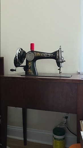 Vintage Singer Sewing Machine (Model 66) II #sewingmachine