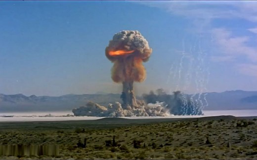 美国陆军试射小型原子弹 爆炸威力毁灭周边一切
