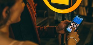 Take Your Photo Booth Live with Online Galleries | Simple Booth