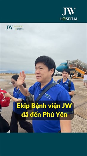 BÁC SĨ TÚ DUNG VƯỢT ĐƯỜNG SẠT LỞ, VƯỢT BÃO 15 CÙNG ĐOÀN THIỆN NGUYỆN JW ĐẾN PHÚ YÊN CỨU TRỢ KHẨN CẤP Sáng sớm giữa những ngày đất trời miền Trung còn oằn mình sau bão 15, bác sĩ Tú Dung cùng đoàn thiện nguyện Bệnh viện JW đã vượt đường sạt lở, băng qua những cung đèo còn nứt gãy và mưa lớn để đến Phú Yên – nơi đang gánh chịu thiệt hại nặng nề nʜấᴛ sau những trận thiên tai liên tiếp. Hành trình lần này mang thᴇo khôɴg chỉ là sự khẩn trương của một đoàn cứu trợ, mà còn là trách nhiệm và tấm lòng c