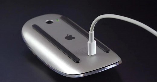 ¿Por qué en pleno 2024 el mouse de Apple se carga al revés? La verdad que debes saber