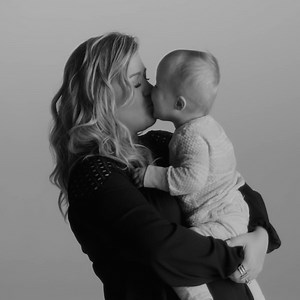 Kelly Clarkson Releases "Piece by Piece" Music Video