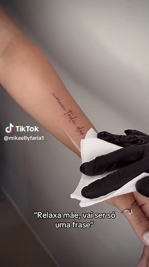 Tatuagem Nem Toda Dor é Constante: Significado e Delicadeza