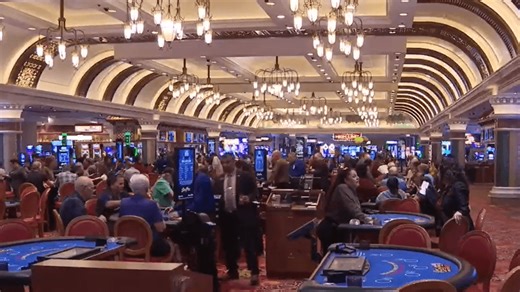 Las Vegas locals casinos thrive amid tourism slump