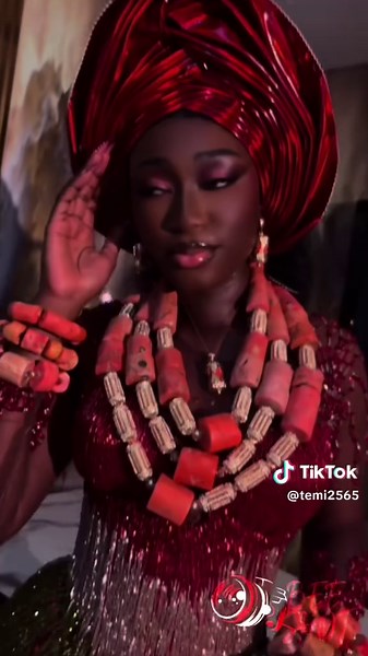 Stunning Traditional Wedding Outfits for Brides