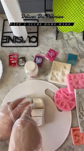 Homemade Sugarpaste (Pâte à Sucre) Tutorial | Gateau & Dattes Fourrees