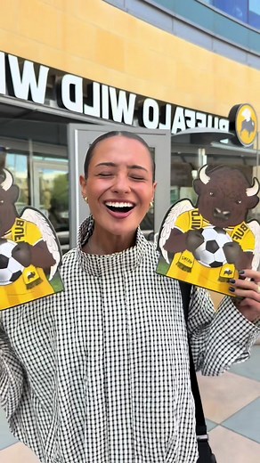 BWW Soccer-Inspired Dips Taste Test — Buffalo Wild Wings Global Flavors