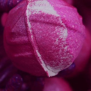 A healthy coating of pink and silver plastic-free lustre adds the finishing touch on Pink Bath Bomb! This is as soothing to watch as Pink's vanilla and tonka scent is to smell. 🙌👏✨ http://share.lushusa.com/pinkbathbomb | Lush Cosmetics North America