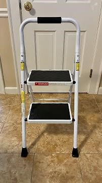 How I use this 2 step foldable stool that holds 330 pounds