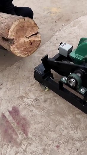 Efficient Wood Splitting with a Hydraulic Log Splitter