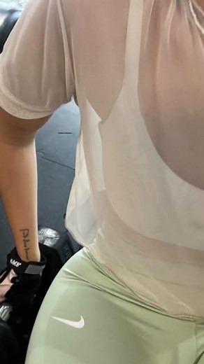 CARO PAZ ✨ on Instagram: "Cuando te aferras a la JUVENTÚ 😂😂😂 Si hacer estos simples movimientos se te dificulta, POSITIVO PARA VEJEZ!😂 Y ojo! 👁️ que la juventud o vejez no tiene nada que ver con el número de años!!! Que esta sea una motivación a moverte!! 😮‍💨😂 Para todo lo demás, TOMA GANODERMA! 🍄‍🟫😂"