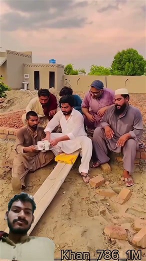 😁😁😁😱😱 mithai ka laluch de kr kaam krwa liye