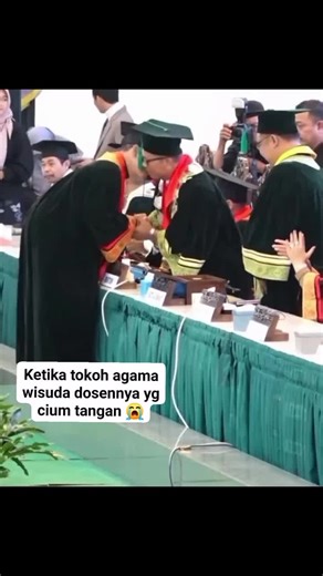 Wisuda Bersama Buya Yahya di Unissula Semarang