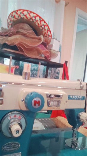 Vintage Morse Fotomatic zigzag Sewing Machine. Fringe!!! #handmadebags #lilolebags #oneofakind | Mykel Dicus