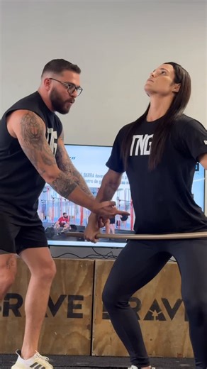 Arthur Zanca/Crossfit e Performance | Quem é mais forte, sua perna ou seu braço ? Quem faz mais força no LPO , seu braço ou sua perna ? Coloque nos comentários o que vc acha!... | Instagram