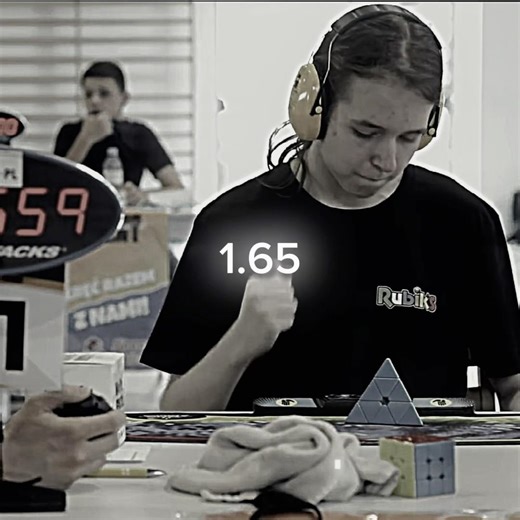 Tymon Kolasiński Pyraminx World Record Average of [1.83s] July 2021 #rubikscube #viral #shorts