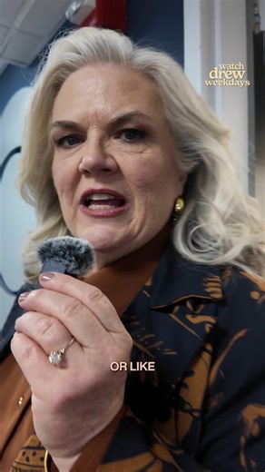 Hang out backstage with 'The 'Burbs' star Paula Pell! 💫 | The Drew Barrymore Show