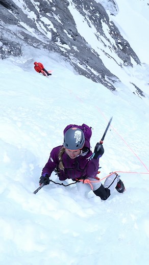 Brette Harrington ice climbing high off the ground in the Canadian Rockies. #iceclimbing #climbing #escalar #canada #explorealberta #canadianrockies #liveclimbrepeat #neverstopexploring