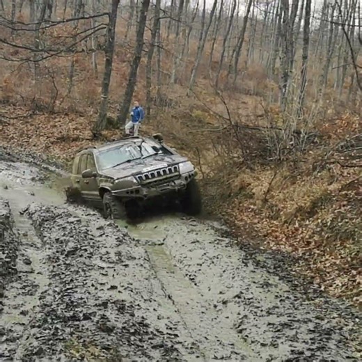 Jeep Grand Cherokee WJ 4.7 H.O. in Hard Mud Off-Road