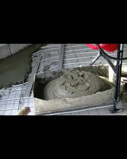 Mixing the solution for screed