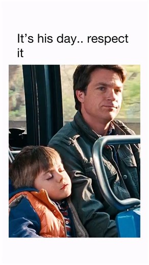Eco Movie on Instagram: "Like it’s his birthday .. 🎬: The Switch Neurotic Wally Mars (Jason Bateman) has one bright spot in his life: his friendship with Kassie (Jennifer Aniston). When Kassie announces her intention to become pregnant using a sprm donor, Wally thinks he will be the lucky guy, but Kassie has someone else in mind. While drunk at Kassie’s ins*mination party, Wally substitutes his sprm for the donor’s, then passes out, remembering nothing. Seven years later, Wally meets Kas