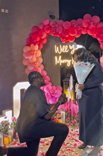 What a beautiful surprise proposal, she didn’t see it coming at all 😇❤️💍 It was supposed to be a date night but it’s clear her boo had other plans to make her his wife. Love is beautiful ya’ll 📸 @surprisehavenng Little Love Notes | Sonia Okehie's Blog