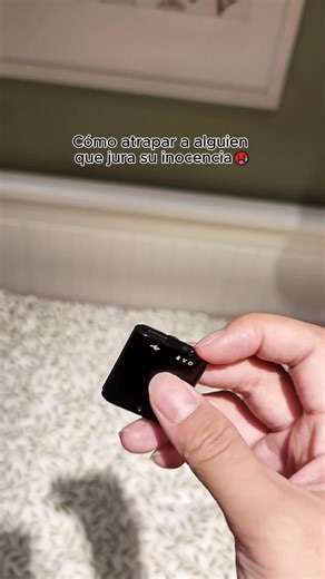 Compact Smart Voice Recorder: Automatic and Easy to Use