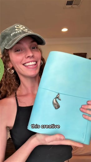 daydreaming of blue 🦢