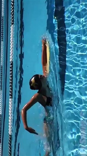 Clean entry starts with a strong arm recovery. 💪🌊⁣\r\n⁣\r\nFollow @swimcoachhq for more!⁣\r\n⁣\r\ninstr...