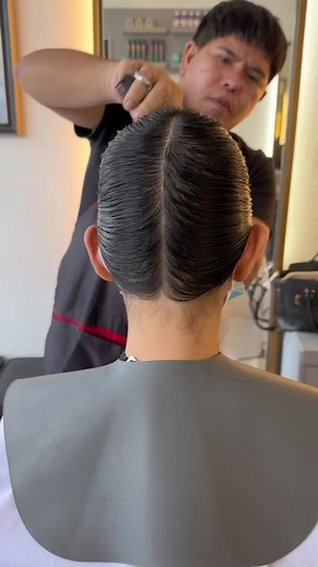 1.2M views · 8.3K reactions | Haircut Tutorial / Creates Framing Layers ✂️ #hecktorsalon #haircut #haircuttutorial | HECKTOR’S SALON | Facebook