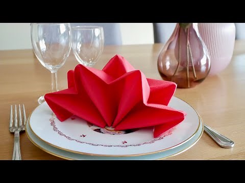 How to make a star-shaped napkin fold