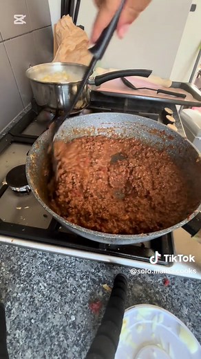 4 servings for $10!!! Follow along for more cheap and easy meals. Comment what else you want to see#cheapmeals #solo #solomama #toddler #dinner #kiwi #pasta #myownrecipe #mince #toddlermeal #cookingonabudget #fyp #foryoupage #momsoftiktok #mumtok #yummy #quick #easy #CapCut