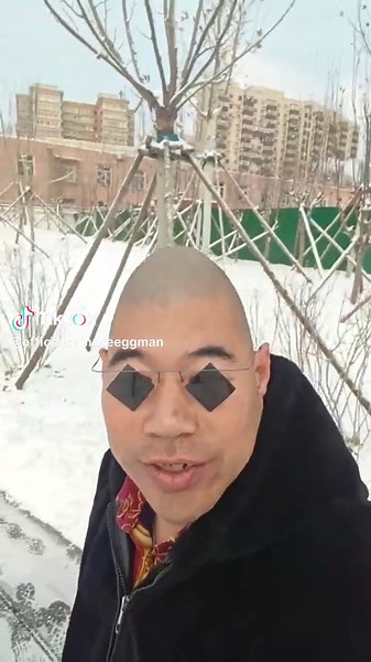 Chinese Egg Man Sings 'Xue Hua Piao Piao' in Snow