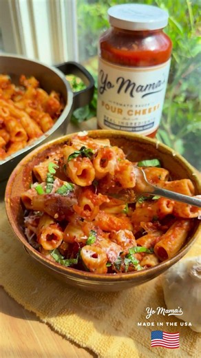 FOUR CHEESE HOT HONEY PEPPERONI PASTA - MADE IN THE USA #canada #pizza #canadianstyle #easyrecipe