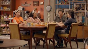 El cumpleaños de Lucas está muy cerca y solo quiere una cosa de regalo, ¿Paco se lo cumplirá? 🥳👇 #40y20 martes al terminar el NOTI | Distrito Comedia