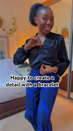 How to use a bracelet to tie a shirt. Try this.