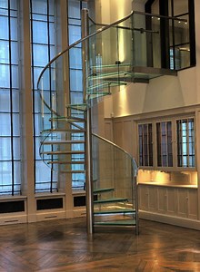 [Hot Item] Elegant Design of Clear Laminated Tempered Glass Spiral Staircase