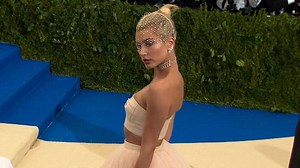 Hailey Baldwin stuns in gorgeous dress at the Met Gala