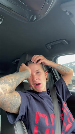 FedExKid (@fedexkidd)’s video of girl thought has valentine