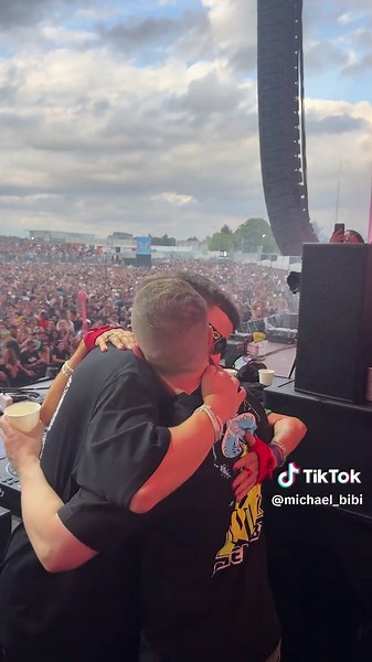 Bibi Kazuri Live Performance with Michael Bibi